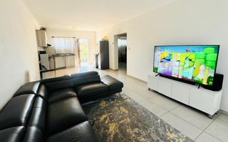 Townhouse For Sale in Rocky Crest, Windhoek