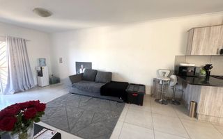 Townhouse For Sale in Rocky Crest, Windhoek