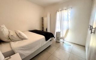Townhouse For Sale in Rocky Crest, Windhoek
