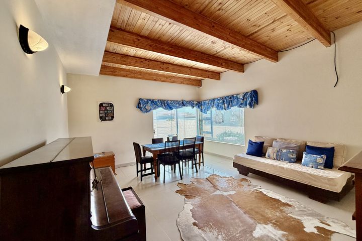House For Sale in Henties Bay