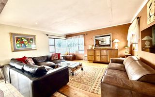 House For Sale in Henties Bay