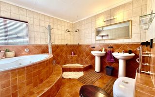House For Sale in Henties Bay