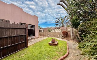 House For Sale in Henties Bay