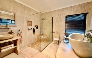 House For Sale in Henties Bay