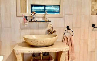 House For Sale in Henties Bay