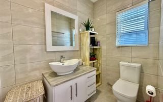 House For Sale in Henties Bay