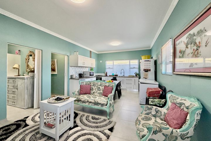House For Sale in Henties Bay