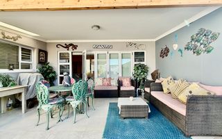 House For Sale in Henties Bay