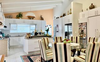 House For Sale in Henties Bay