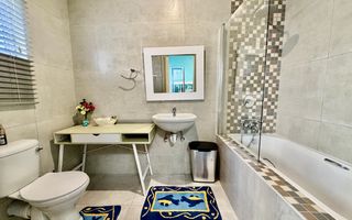 House For Sale in Henties Bay