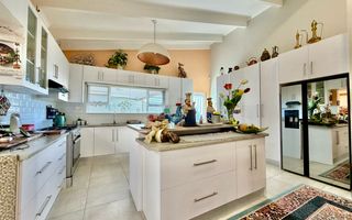 House For Sale in Henties Bay