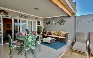 House For Sale in Henties Bay