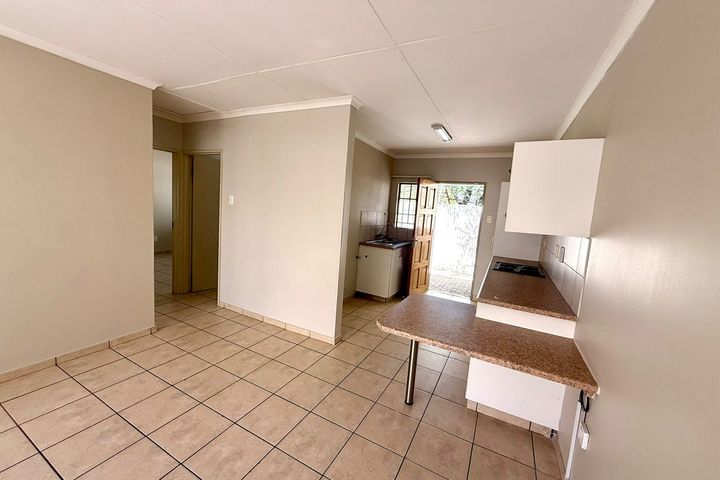 Townhouse For Sale in Pioneerspark, Windhoek
