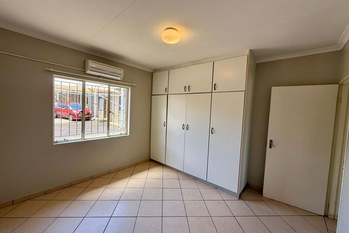 Townhouse For Sale in Pioneers Park Ext 1, Windhoek