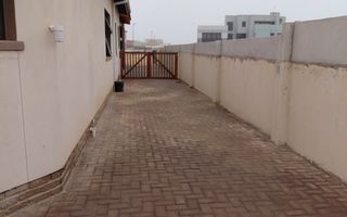 House For Sale in Henties Bay