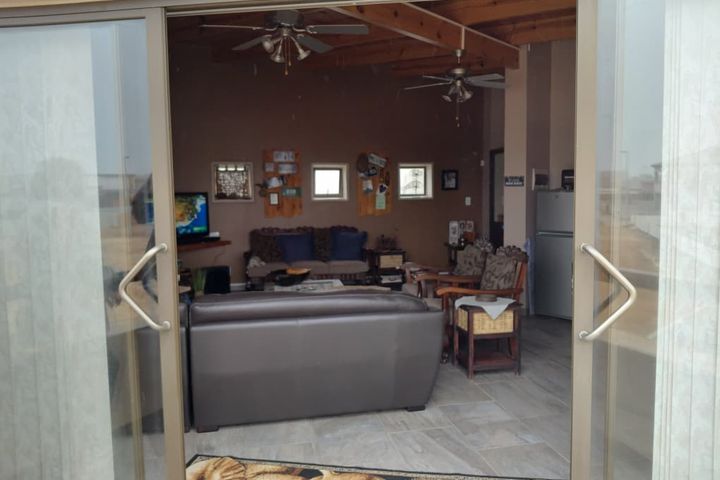 House For Sale in Henties Bay