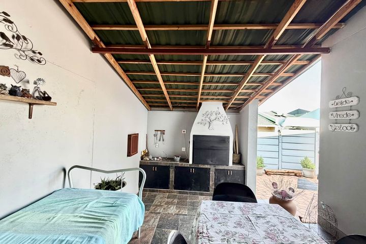 Townhouse For Sale in Kleine Kuppe, Windhoek