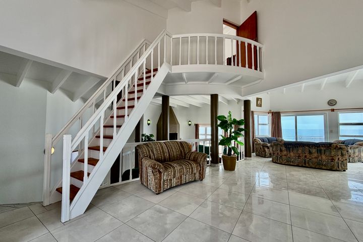 House For Sale in Henties Bay