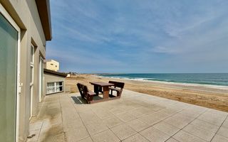 House For Sale in Henties Bay