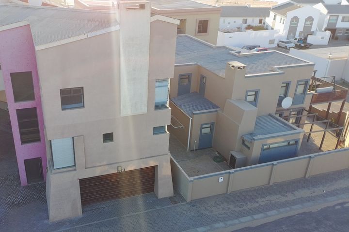Townhouse To Rent in Long Beach