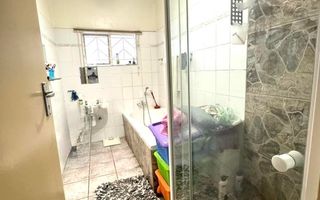 Office / Retail / Mixed Use For Sale in Windhoek West, Windh...